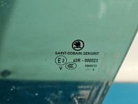 Szyba drzwi tył lewa Skoda Superb III kombi