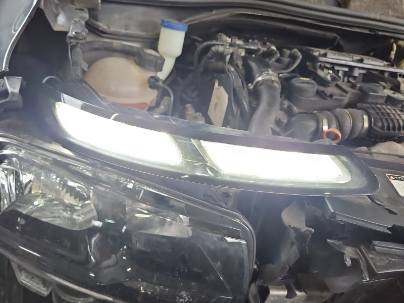 Światło jazdy dziennej prawe Citroen C4 Cactus 14-20 9800910680