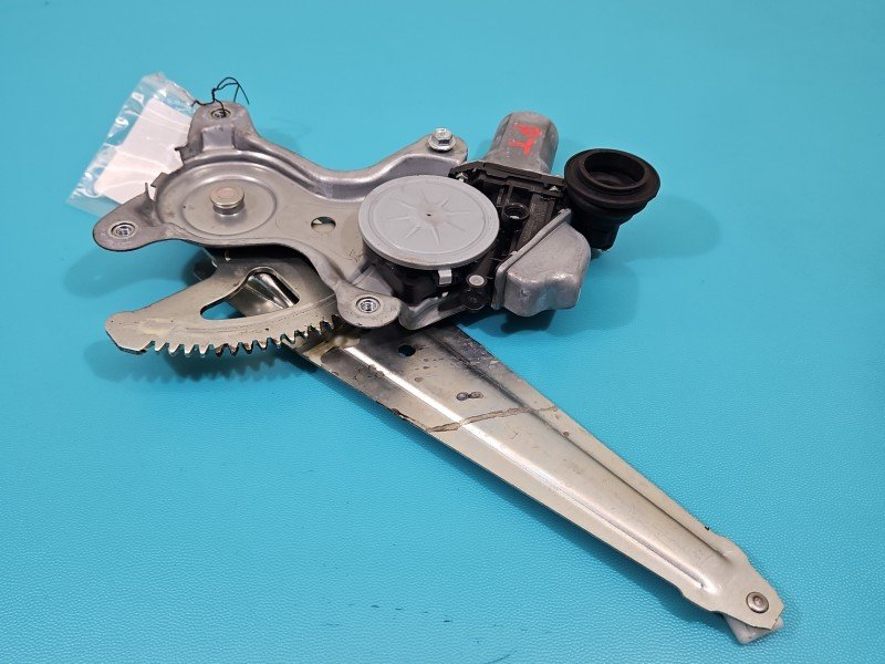 Podnośnik tył prawy Lexus IS III 14-25 85720-53100 sedan