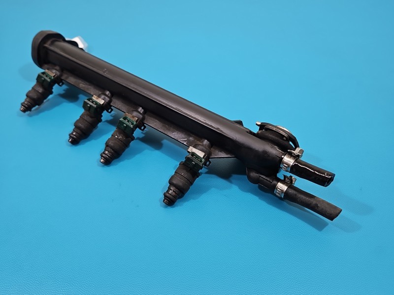 Wtryskiwacz Seat Leon I Toledo II 037906031AA 1.6 SR