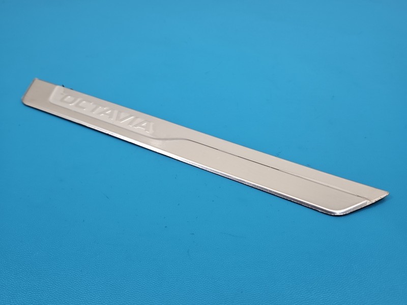 Listwa progowa prawa PRÓG NAKŁADKA Skoda Octavia IV 5E3853814, 5E3853814TQ3