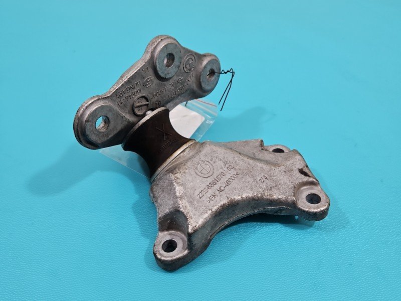 Łapa skrzyni biegów BMW X3 G01 6861570 2.0d Łapa skrzyni biegów BMW X3 G01 6861570 2.0d