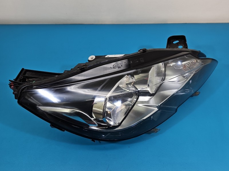 Reflektor prawy lampa przód Peugeot 308 II T9 EUROPA 9677522980, 9677522980-00