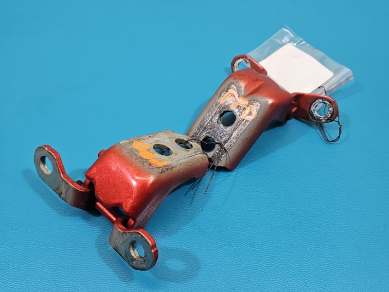 Zawias drzwi przód prawy Renault Kadjar