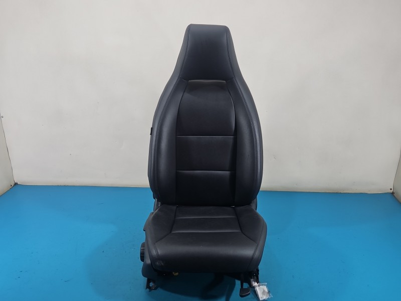 Fotel prawy przód pasażera Mercedes CLA C117 X117 4d EUROPA