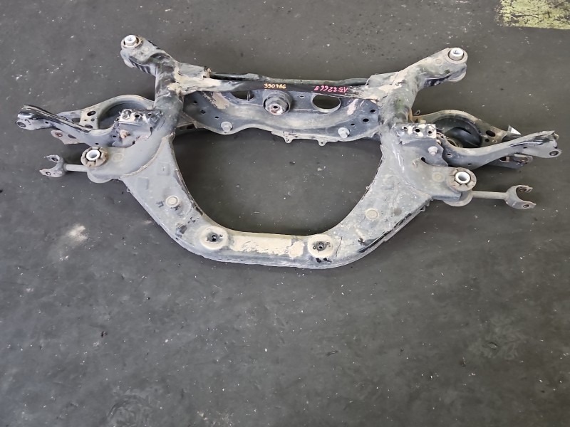 Tylna belka oś tył Toyota Rav4 V 2.5 hybryda