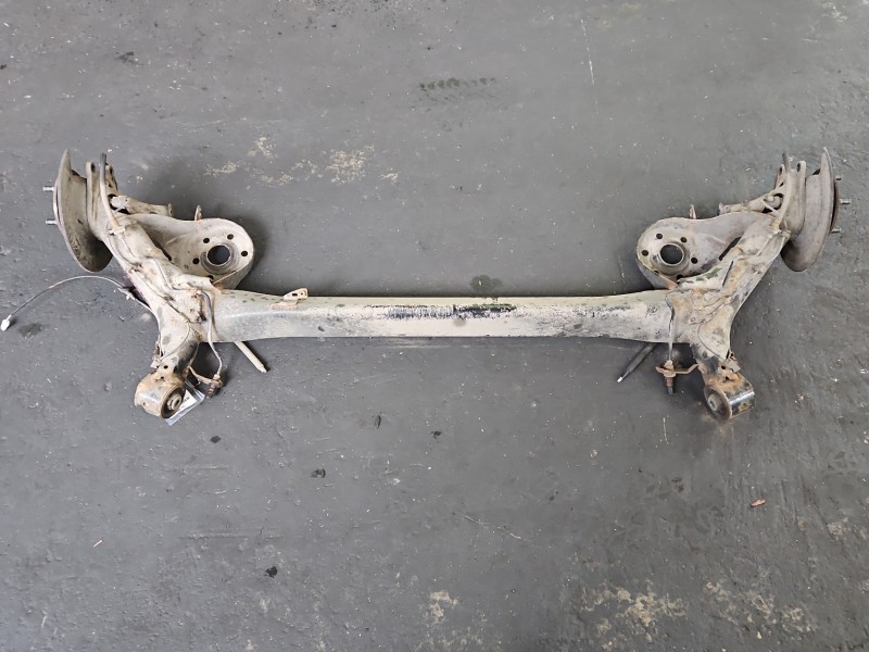 Tylna belka oś tył Toyota Corolla E16 E18 13- 1.3 16V