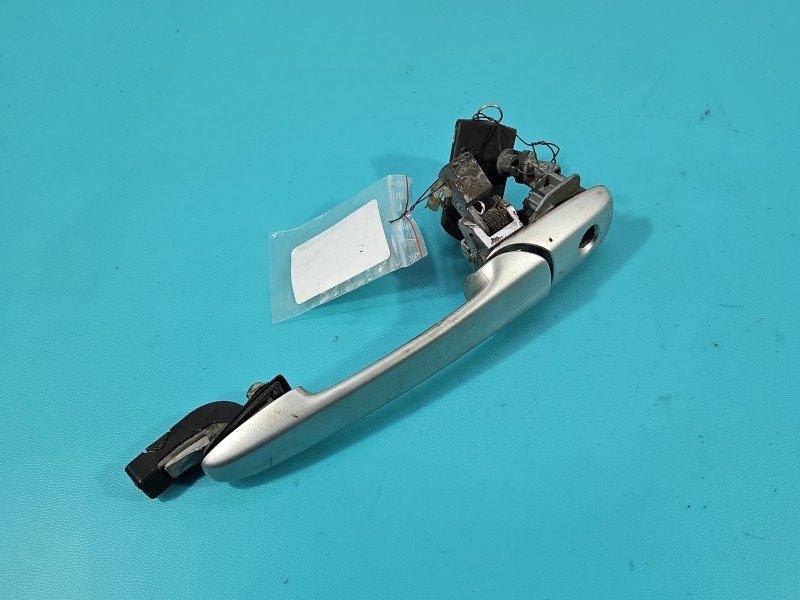 Klamka przód lewa zewnętrzna MAZDA 5 05-