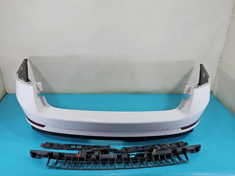 Zderzak tył Skoda Superb III biały LF9E kombi