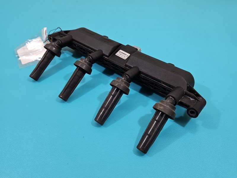 Cewka zapłonowa Peugeot 206 0986221035 1.4 8v Cewka zapłonowa Peugeot 206 0986221035 1.4 8v