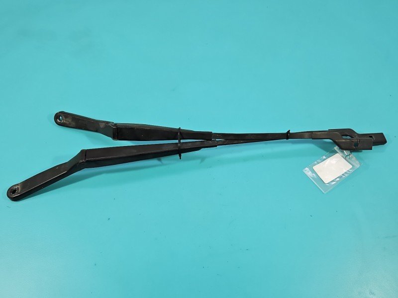 Ramie wycieraczki przód komplet lewe prawe Peugeot 308 I 9680477080-04 Ramie wycieraczki przód komplet lewe prawe Peugeot 308 I 9680477080-04