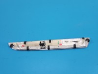 Listwa dekor deski AUDI A4 B8 8K0863305K, 8K0867420C Europejska, uszkodzone mocowanie, uszczerbane