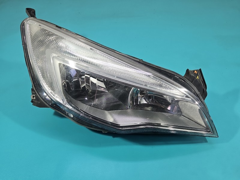 Reflektor prawy lampa przód Opel Astra IV J EUROPA