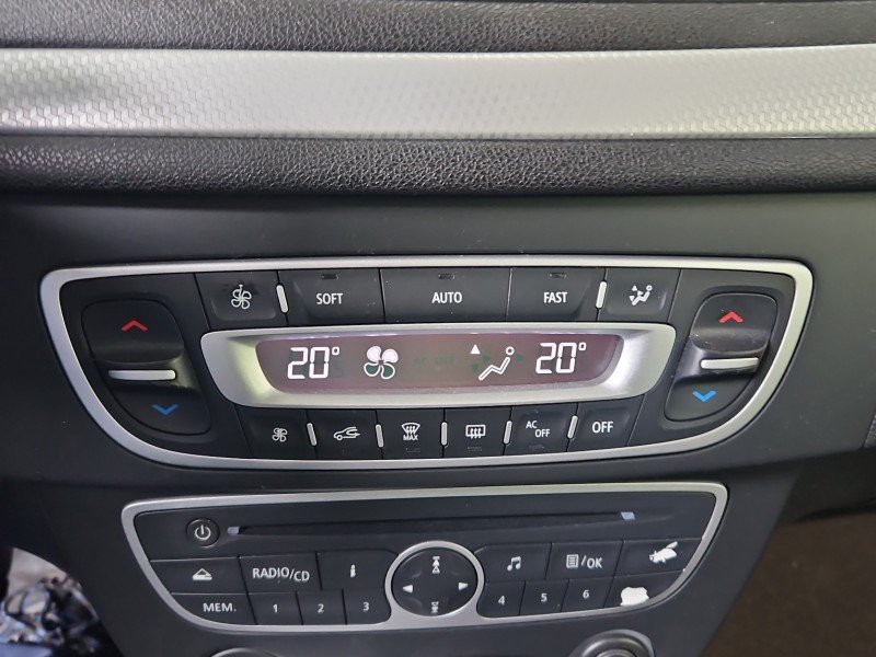 Konsola panel nawiewu Renault Megane III 275100007R Konsola panel nawiewu Renault Megane III 275100007R