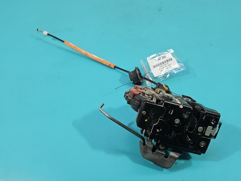 Zamek tył lewy 4B0839015D Audi A4 B6 Zamek tył lewy 4B0839015D Audi A4 B6