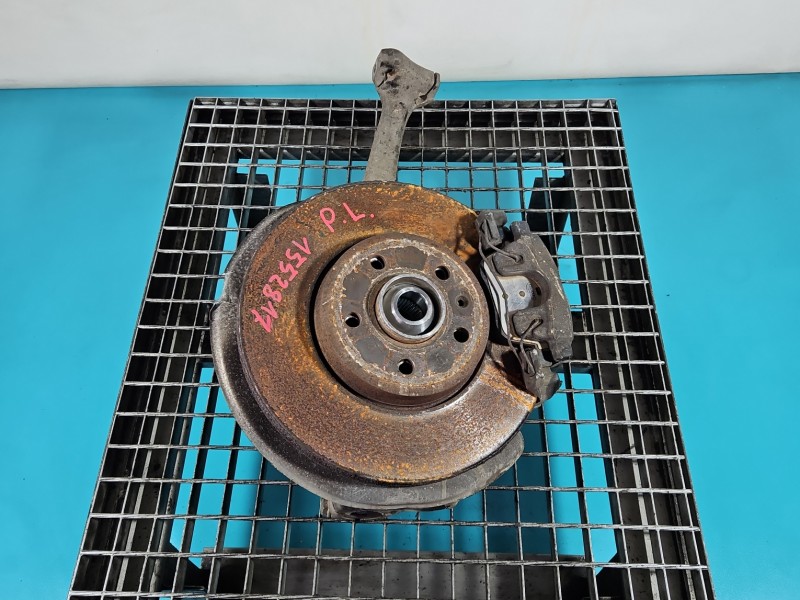 Zwrotnica lewa piasta przód 2.0 tdi AUDI A4 B8