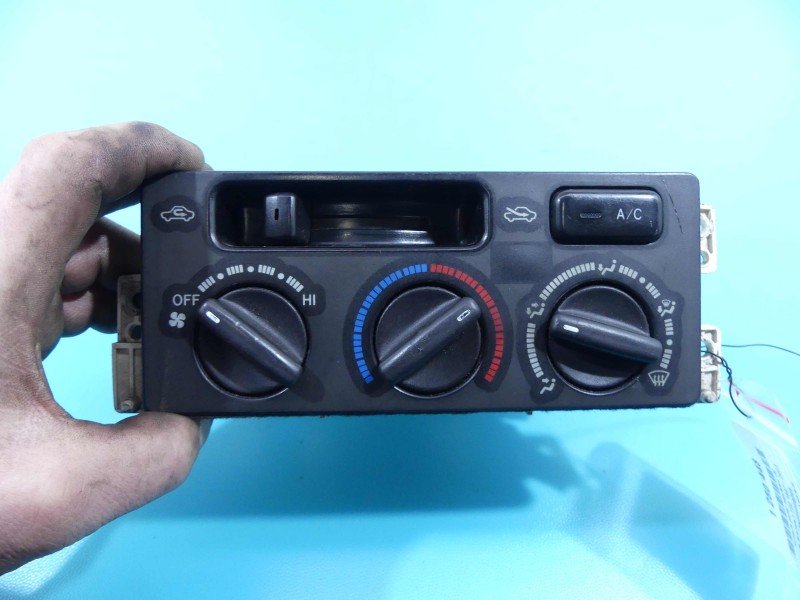 Konsola panel nawiewu Toyota Avensis I T22 7011.11A