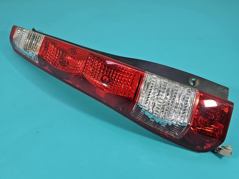 Lampa tył lewa Producent części: Honda, Uszkodzone mocowanie HELLA LIFT 04-06 Honda CR-V II HB