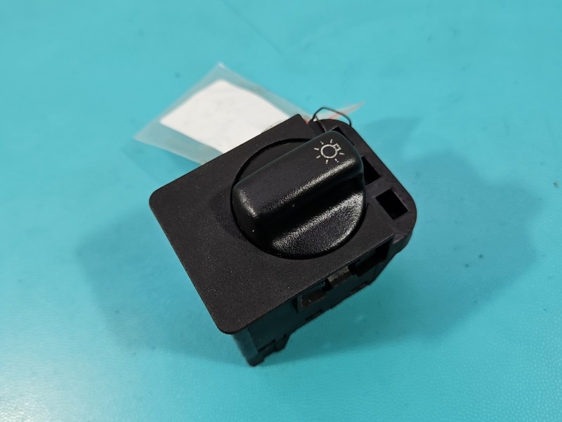 Przełącznik włącznik świateł Opel Agila A I 90481764