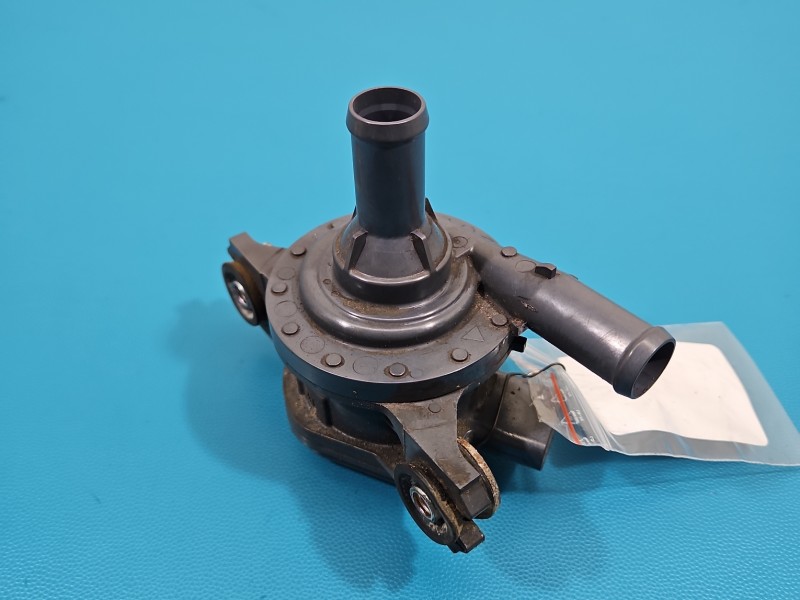 Pompka obiegu wody pompa Toyota Rav4 V 2.5 hybryda G9040-42010