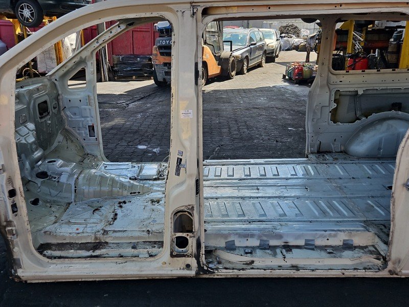 Próg lewy SŁUPEK ŚRODKOWY B Mercedes Vito W447 14- HB 5d kremowy 639/2