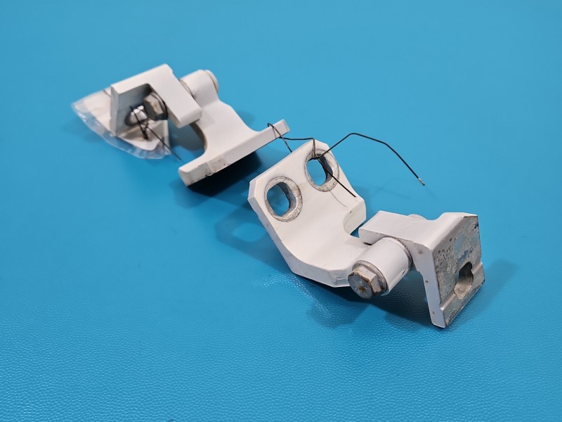 Zawias drzwi przód lewy Maserati Quattroporte VI 13-