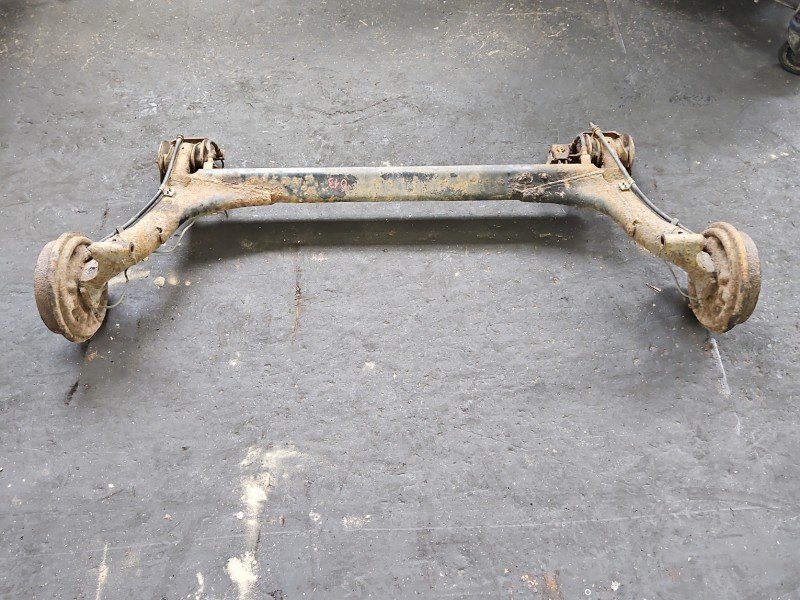 Tylna belka oś tył Vw Golf III 1.8 jedn Tylna belka oś tył Vw Golf III 1.8 jedn