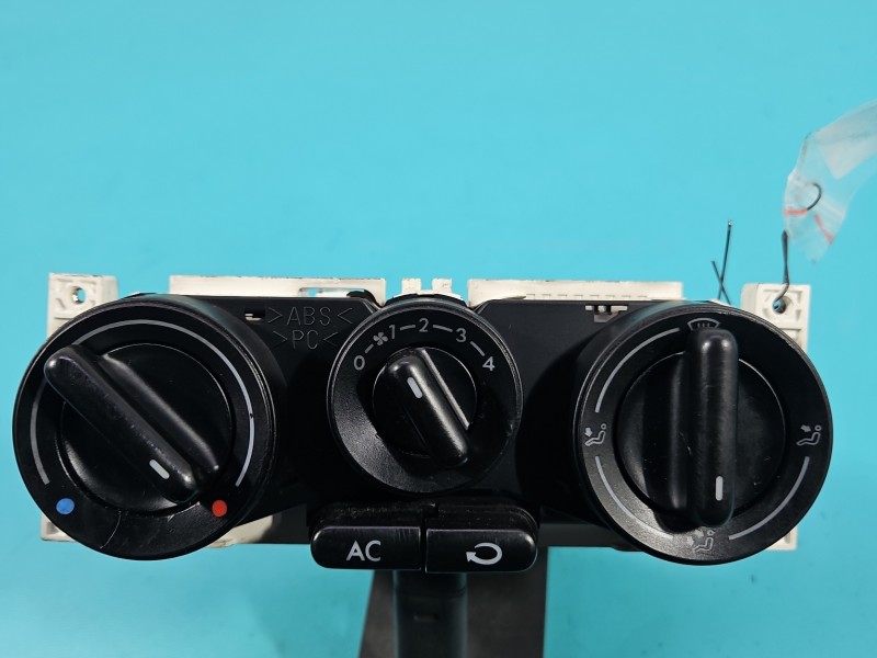 Konsola panel nawiewu Vw New Beetle 98- 1C0820045D