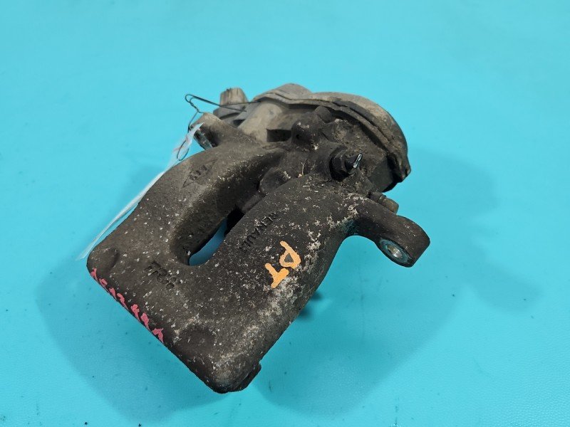 Zacisk tył prawy Renault Megane IV 1.3 Tce sedan Zacisk tył prawy Renault Megane IV 1.3 Tce sedan