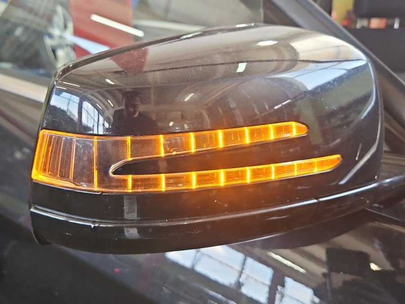 Lusterko prawe Mercedes W212 czarny 197 europa