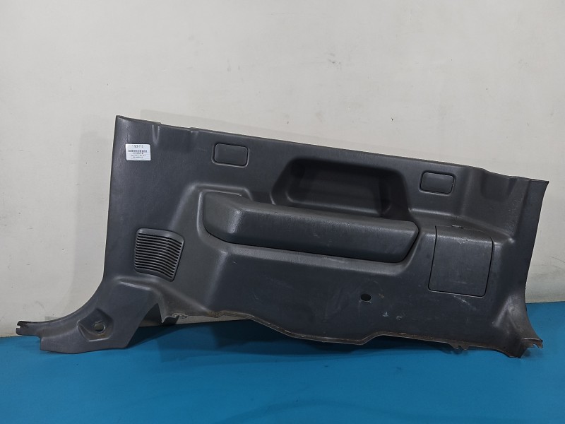 Tapicerka bagażnika prawa boczek SUZUKI JIMNY III 76211-81A00