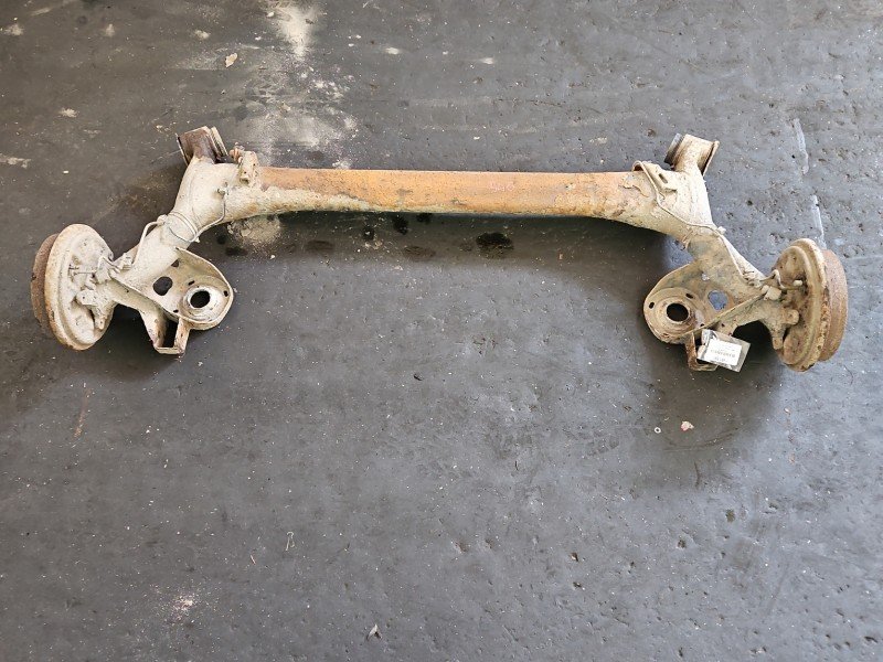 Tylna belka oś tył Seat Cordoba II 6L 1.4 16v Tylna belka oś tył Seat Cordoba II 6L 1.4 16v