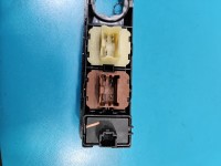 Przełącznik szyb Renault Captur I Uszkodzone mocowanie EU 254113300R