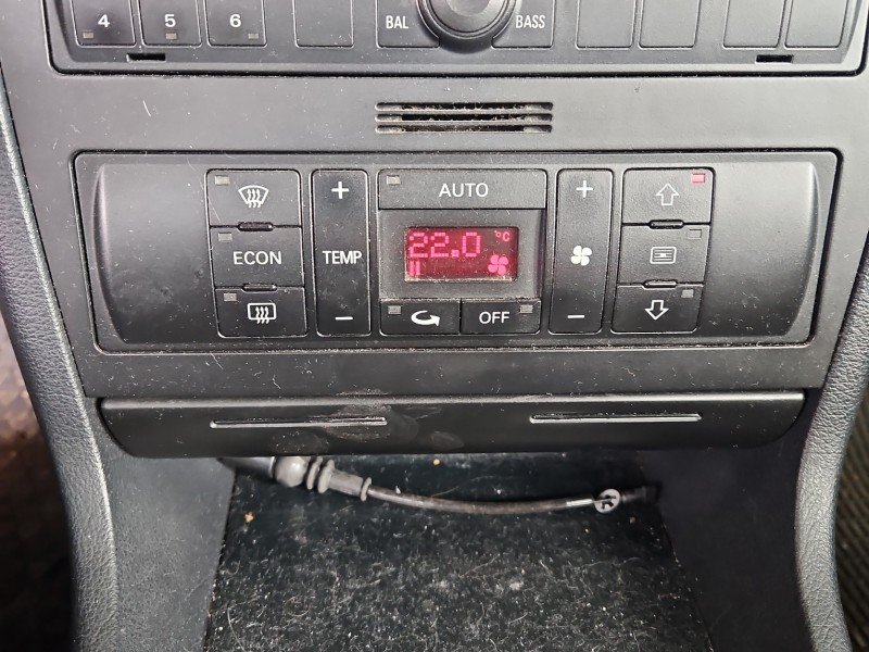 Konsola panel nawiewu Audi A4 B5 8D0820043M Konsola panel nawiewu Audi A4 B5 8D0820043M