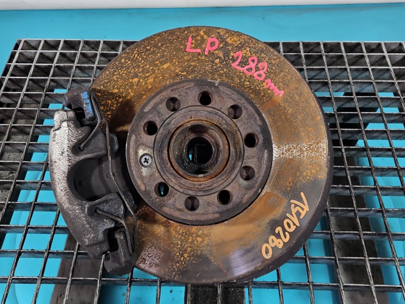 Zwrotnica lewa piasta przód 2.0 tdi Audi A3 8P