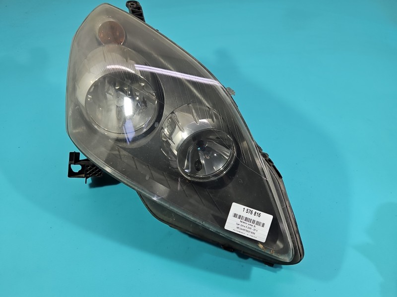 Reflektor prawy lampa przód Opel Zafira B EUROPA 24451053RH