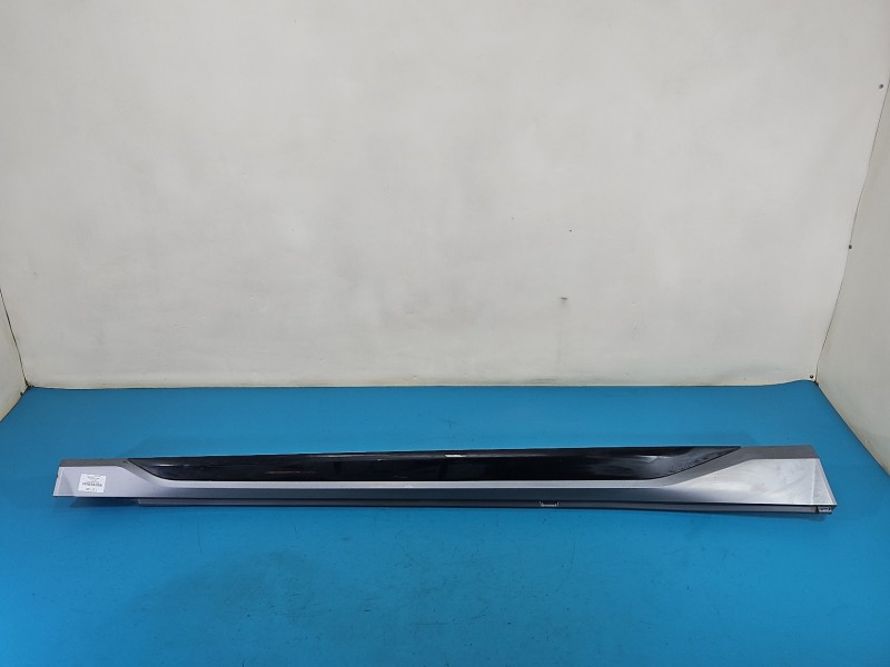 Listwa progowa prawa PRÓG NAKŁADKA BMW iX1U11 5A01682 C5A