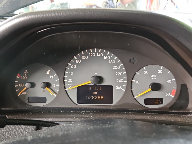 Licznik Mercedes W210 2.2 CDI A2105402911 EUROPA