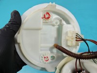 pompka Pompa paliwa Peugeot 5008 1.6 16V 9684994380 Peugeot, Benzyna, Europejska, Uszkodzone mocowania górnej części pompki