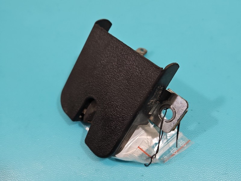 Zamek klapy tył Vw Golf IV HB Volkswagen, Europejska, hb 5d 3pin. Brak nr.