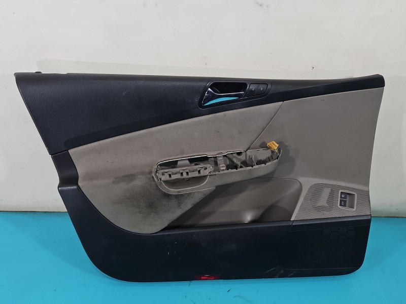 Tapicerka drzwi przód lewa boczek Vw Passat B6 3C1867011