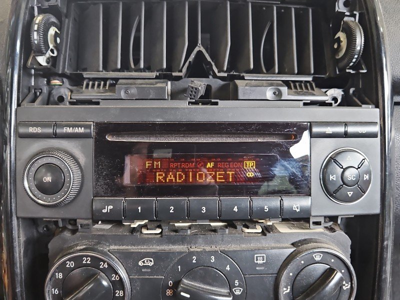 Radio fabryczne Mercedes W169 A1698200086 radioodtwarzacz