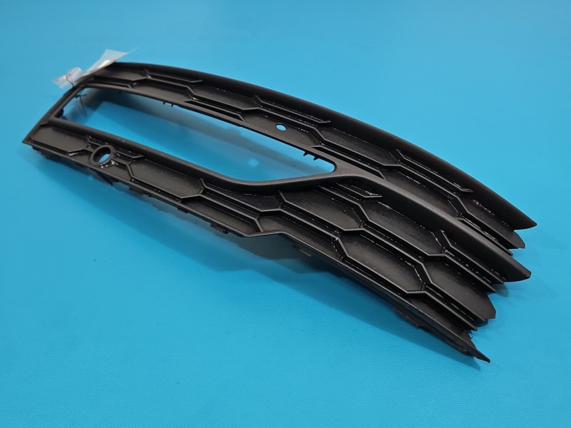 Zaślepka kratka zderzaka lewa atrapa Skoda Octavia IV 5E3807681A