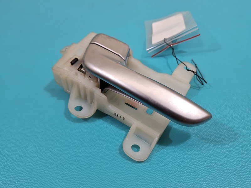 Klamka wewnętrzna tył lewa Kia Niro I 16-22