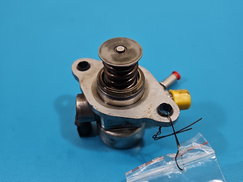 pompka Pompa paliwa Opel Astra V K 1.4 T (LE2) 12682079 Producent części: OPEL, 2 PIN