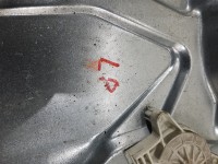 Podnośnik przód lewy Vw Passat B5 5d kombi