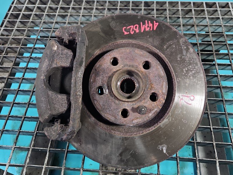 Zwrotnica lewa piasta przód 2.0 hdi Citroen C8 Zwrotnica lewa piasta przód 2.0 hdi Citroen C8