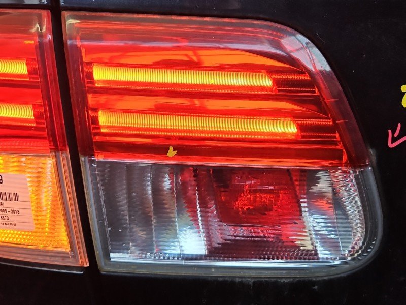 Lampa tył lewa TOYOTA, LED Z KLAPY 11-15 Pękniety klosz Toyota Avensis III T27 kombi