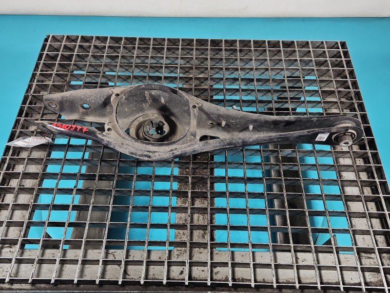 Wahacz tył lewy Skoda Superb III