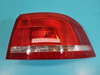 Lampa tył prawa Volkswagen, W BŁOTNIK KOMBI Z LISTWĄ ŻARÓWKOWĄ Vw Passat B7 kombi